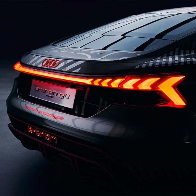 730x730_M04.10_REAR_LIGHTS_BRIGHT_03_final_RGB-min